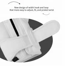 Персонализирани боксови ръкавици фиксирани. Ние можем да персонализираме фиксирания начин на боксови ръкавици въз основа на вашите нужди, като например можете да поръчате различни размери на кукички и примки и дизайн на закопчаване. Предлага се и фиксиране с връзки за обувки или комбинация от връзки за обувки и велкро дизайн.