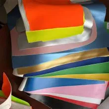 Персонализиран материал за повърхността на боксовите ръкавици, имаме разнообразие от първокласни материали за избор, като PU, микрофибър, телешка кожа и т.н.