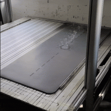 Процес на печат, има няколко разлики в методите за печат, като ситопечат, топлопренасящ печат, UV печат и т.н. Ние ще изберем най-добрия начин за печат според материалите на вашата персонализирана постелка за йога.