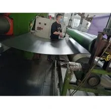 Композитен процес, PU повърхността и гумената подметка се смесват заедно чрез интегрирана линия за обработка на смеси.