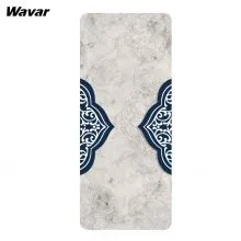 Тази постелка за йога от велур+каучук с отпечатани елементи е персонализирана от наш клиент, което е устойчиво на пот.