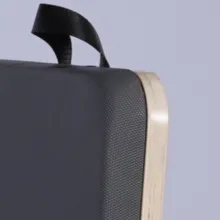 Можете да изберете микрофибър (1/1,2 мм) или PU кожа, а също така можем да направим кожа със сферична текстура, която е различна от гладката повърхностна обработка на основния модел. Безплатен лазерен печат на лого за повече от 5 бр.