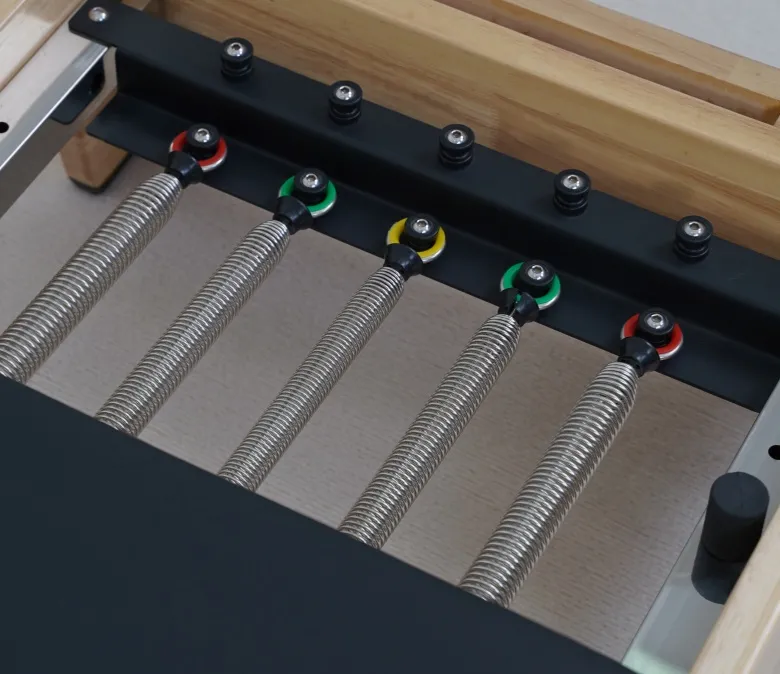 Премиум дъбов сгъваем пилатес реформатор с дървен крак